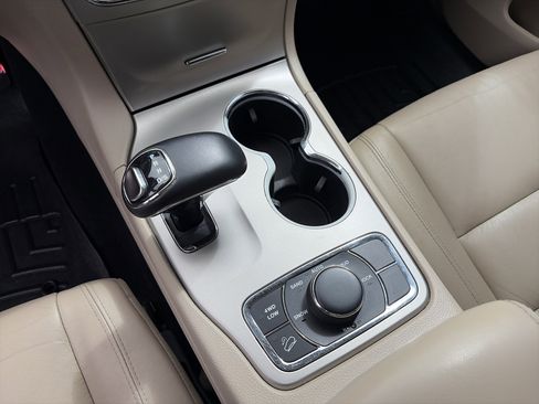 Used 2014 Jeep Grand Cherokee Limited image 22