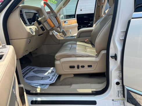 Used 2007 Lincoln Navigator Ultimate image 17