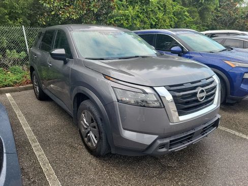 Used 2024 Nissan Pathfinder S FWD image 2