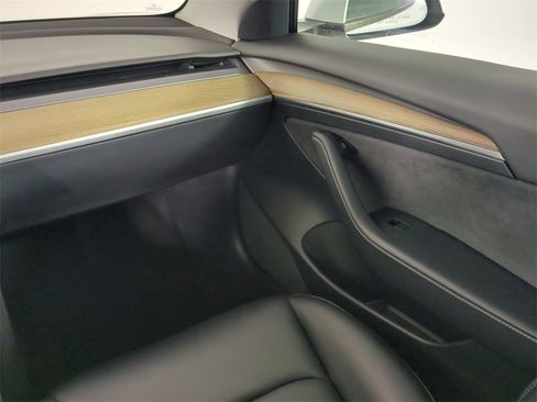 Used 2021 Tesla Model 3 Standard Range Plus image 18
