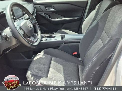 Used 2025 Nissan Rogue SV FWD image 12