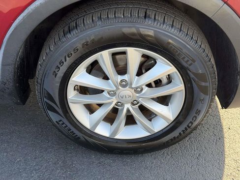 Used 2017 Kia Sorento LX w/ LX Convenience Package image 9