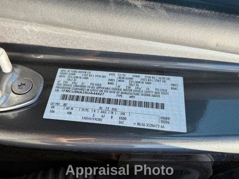 Used 2025 Ford Escape ST-Line Select AWD/4WD image 18