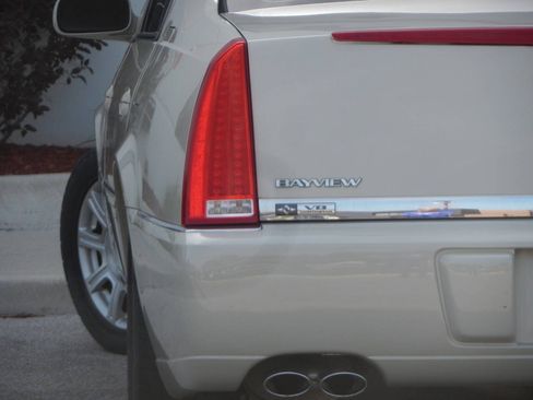 Used 2010 Cadillac DTS FWD image 1