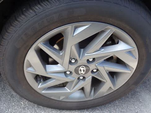 Used 2024 Hyundai Elantra SEL FWD image 9