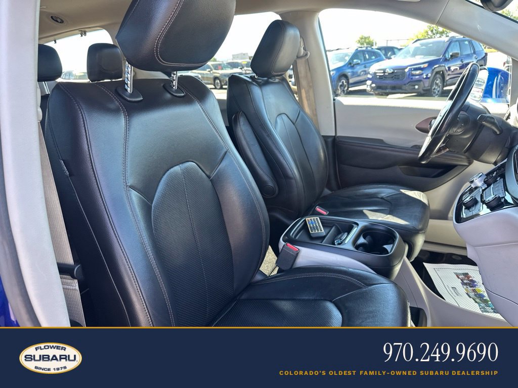 Used 2019 Chrysler Pacifica Touring-L w/ Advanced Safetytec Group FWD image 11