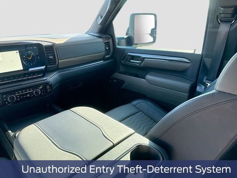 Used 2024 Chevrolet Silverado 2500 ZR2 w/ Technology Package image 30