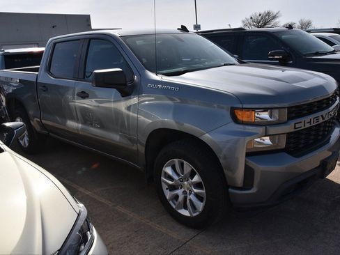 Used 2020 Chevrolet Silverado 1500 Custom w/ Custom Value Package image 5