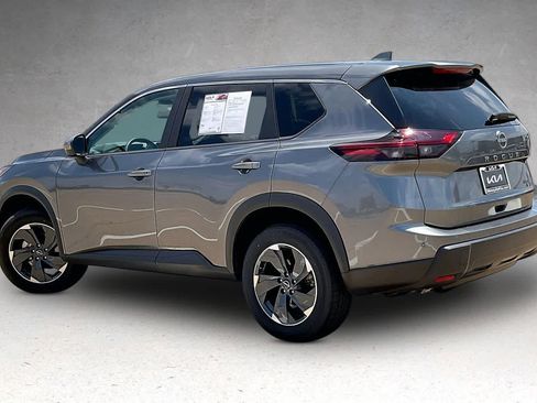 Used 2025 Nissan Rogue SV AWD/4WD image 4
