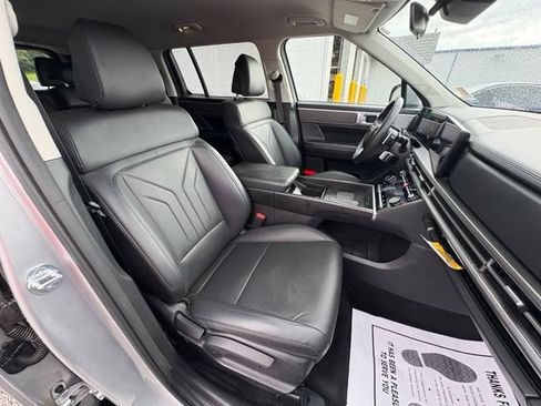 Used 2025 Hyundai Santa Fe SEL FWD image 25