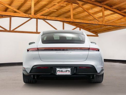 Used 2022 Porsche Taycan Turbo S image 4