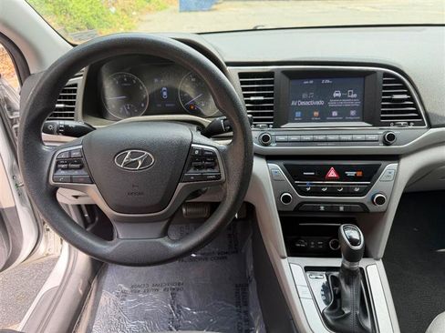 Used 2018 Hyundai Elantra SEL FWD image 11