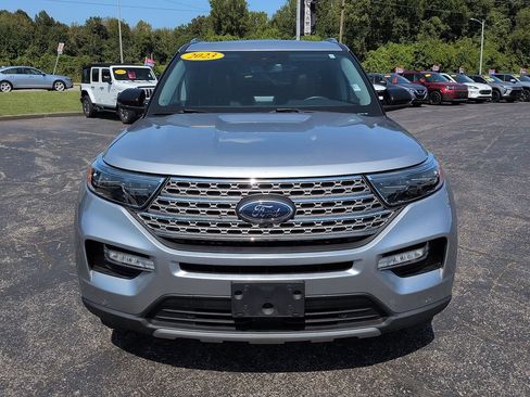 Used 2023 Ford Explorer Limited w/ Limited Technology Package RWD image 3