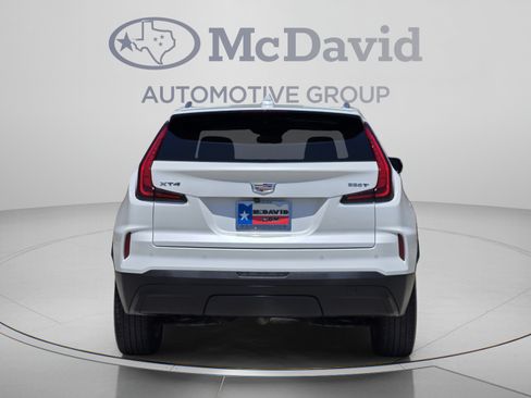 Used 2024 Cadillac XT4 Luxury w/ Cold Weather Package FWD image 5