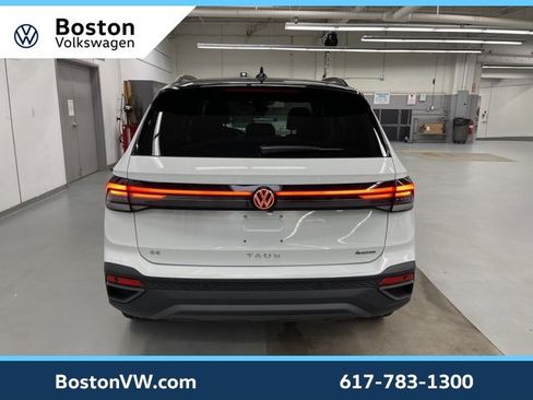 Used 2025 Volkswagen Taos SE image 3