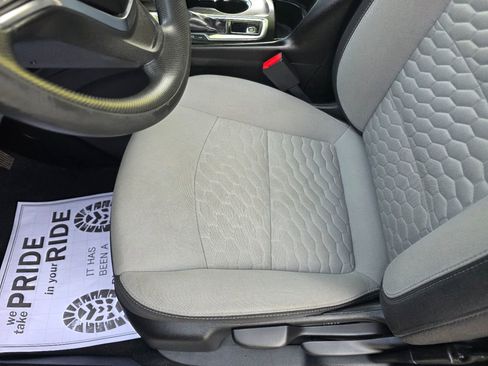 Used 2021 Chevrolet Equinox LS image 18