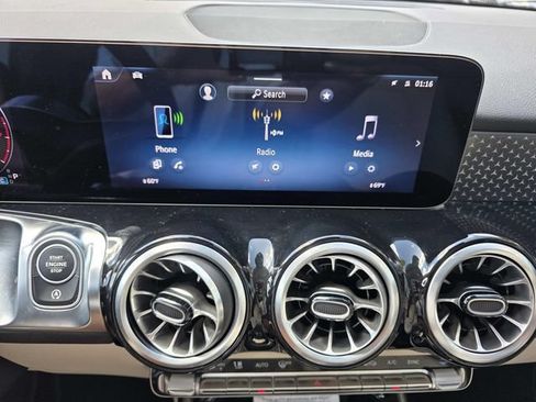 Used 2025 Mercedes-Benz GLB 250 image 9