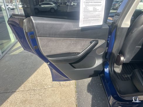 Used 2022 Tesla Model Y Long Range image 18