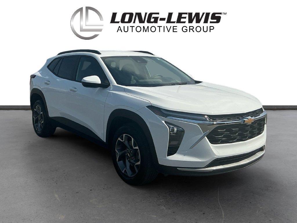 Used 2025 Chevrolet Trax LT FWD image 10