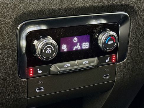 Used 2025 GMC Yukon Elevation AWD/4WD image 27