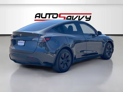 Used 2024 Tesla Model Y Long Range RWD image 7