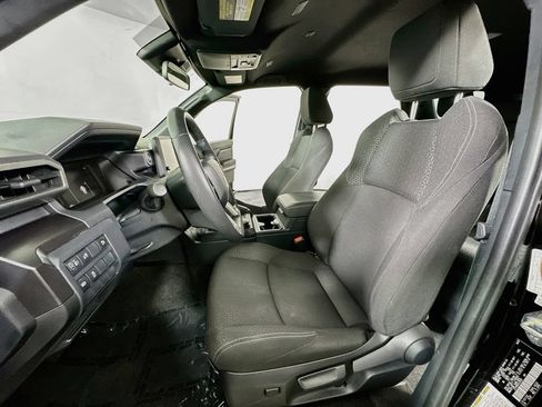 Used 2025 Toyota 4Runner SR5 AWD/4WD image 15