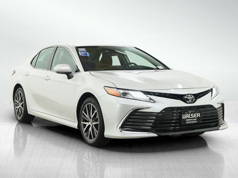 Used 2024 Toyota Camry XLE w/ Cold Weather Package image 7