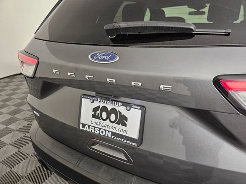 Used 2022 Ford Escape SE w/ SE Sport Appearance Package image 11