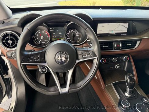 Used 2018 Alfa Romeo Stelvio Ti AWD/4WD image 31