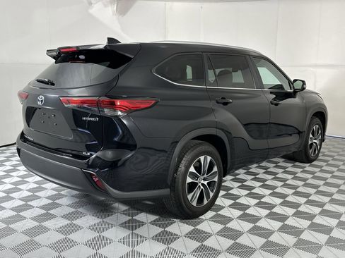 Used 2023 Toyota Highlander XLE image 8