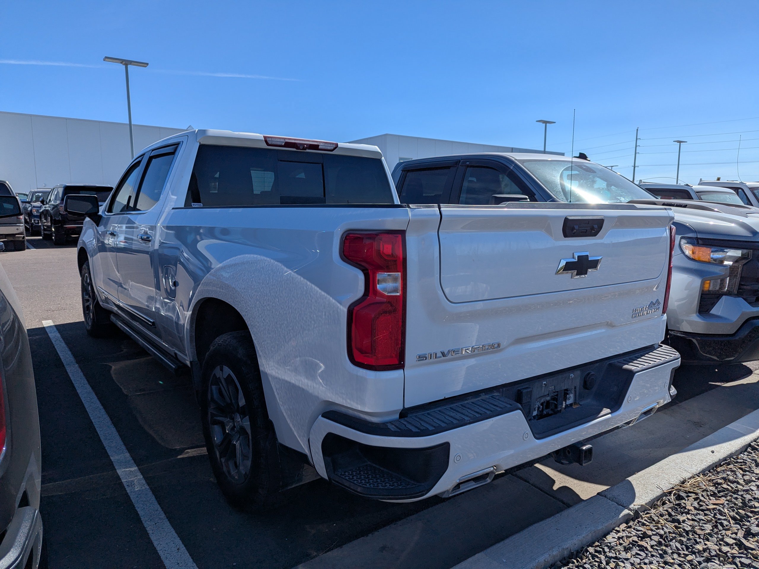 Used 2023 Chevrolet Silverado 1500 High Country w/ High Country Premium Package AWD/4WD image 7