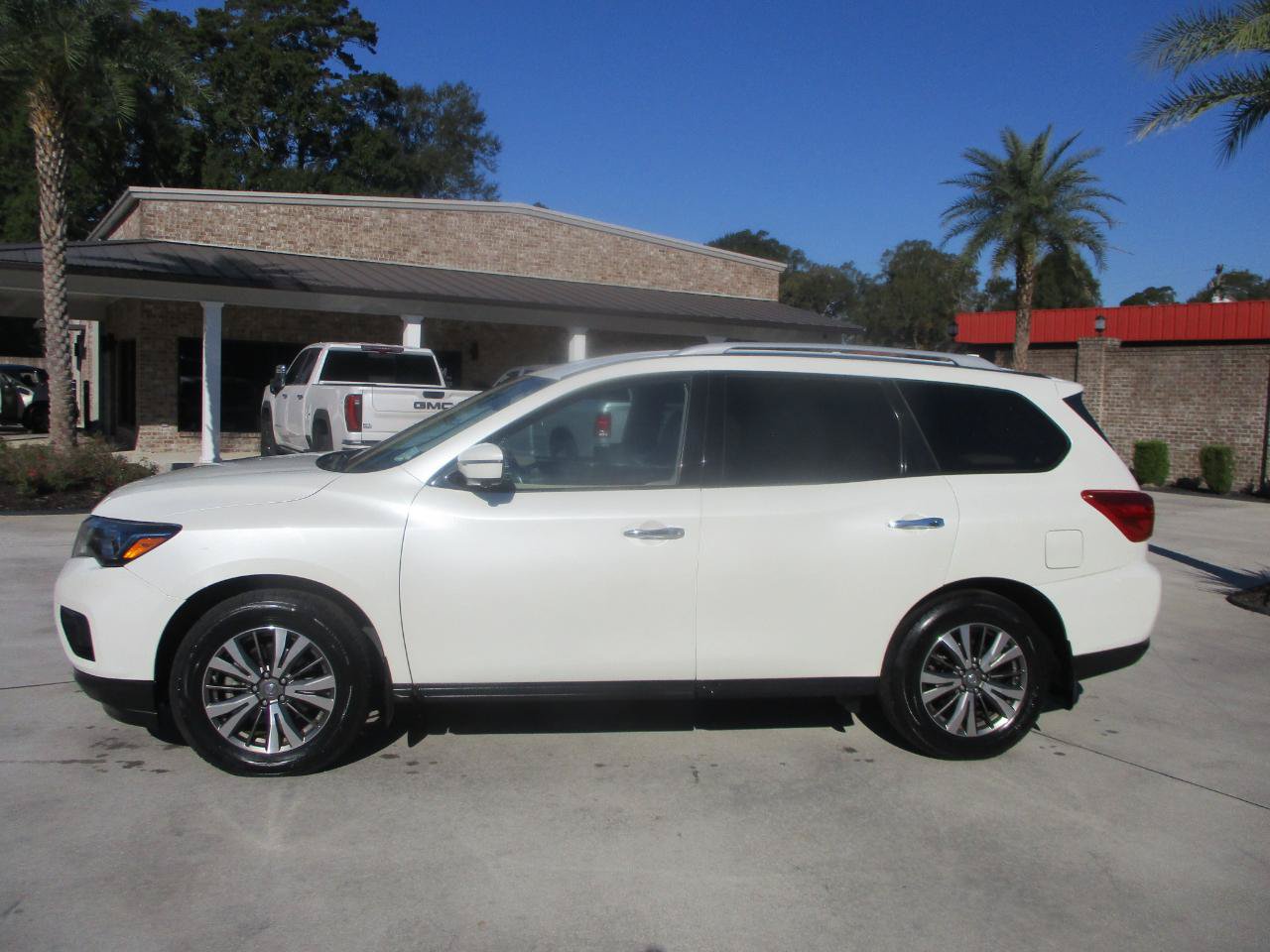 Used 2019 Nissan Pathfinder SL FWD image 13