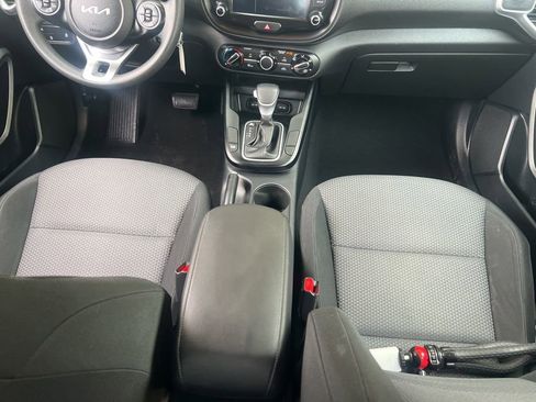 Certified 2022 Kia Soul LX w/ Technology Package FWD image 17