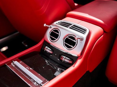 Used 2018 Rolls-Royce Dawn RWD image 43