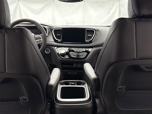 New 2026 Chrysler Pacifica Select image 32