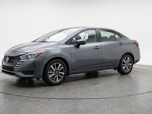Used 2025 Nissan Versa SV image 3