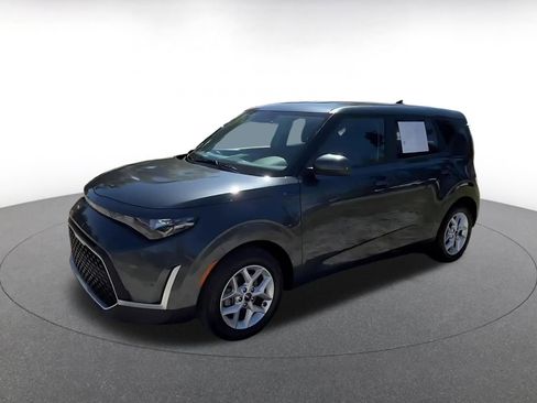 Used 2025 Kia Soul LX w/ LX Technology Package FWD image 8