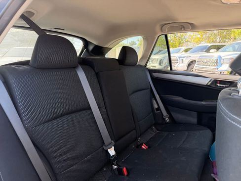 Used 2019 Subaru Outback 2.5i Premium w/ Popular Package #2 AWD/4WD image 11