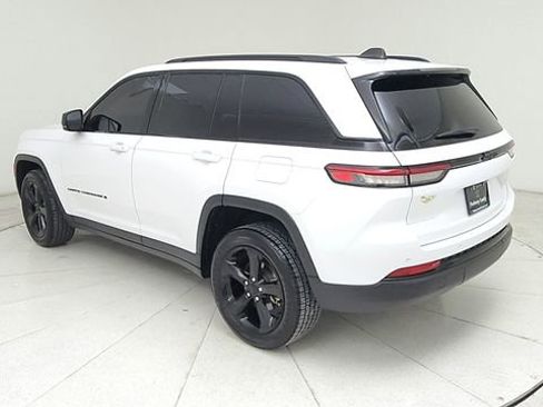 Used 2023 Jeep Grand Cherokee Altitude image 7