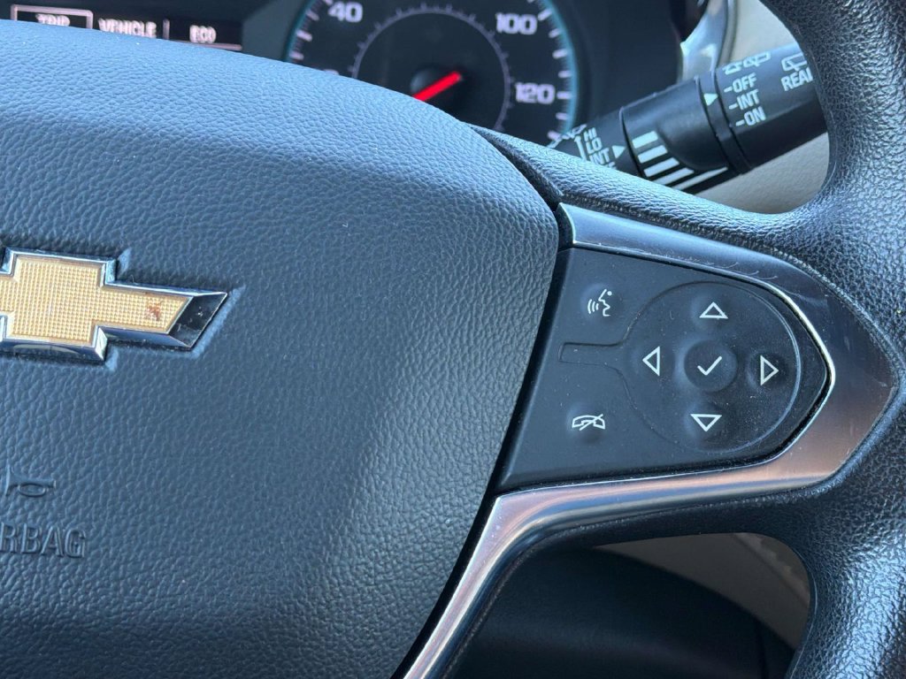Used 2023 Chevrolet Traverse LS FWD image 11