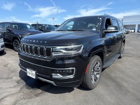 Used 2024 Jeep Wagoneer L Series II w/ Flexible Seating Group RWD image 2