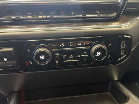 Used 2024 Chevrolet Silverado 1500 LT Trail Boss w/ LT Trail Boss Premium Package image 22