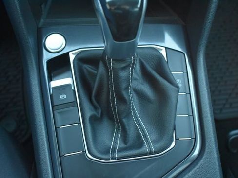 Used 2023 Volkswagen Tiguan SE image 30