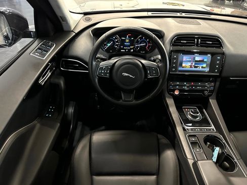 Used 2017 Jaguar F-PACE Premium image 28