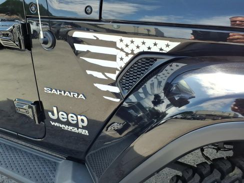 Used 2020 Jeep Wrangler Unlimited Sahara w/ Dual Top Group AWD/4WD image 8