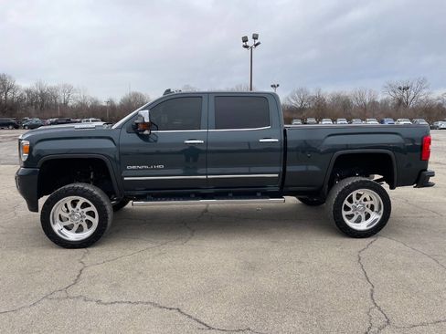 Used 2018 GMC Sierra 2500 Denali w/ Duramax Plus Package image 2