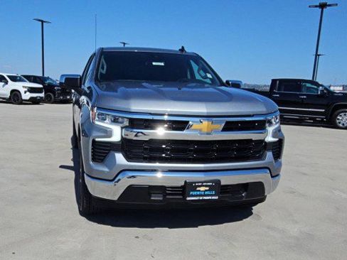 Used 2025 Chevrolet Silverado 1500 LT w/ Convenience Package II RWD image 3