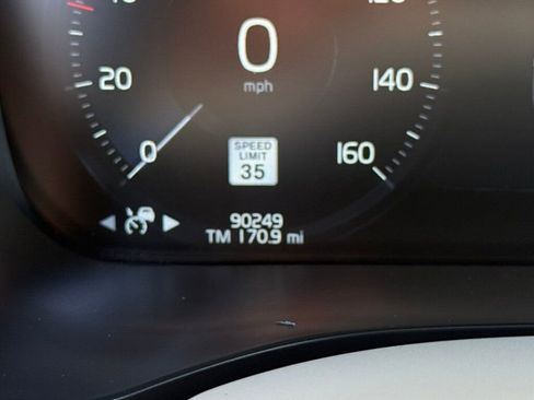 Used 2018 Volvo XC60 T5 Momentum w/ Convenience Package AWD/4WD image 32