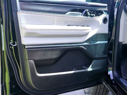 New 2026 Jeep Grand Wagoneer L Summit AWD/4WD image 20