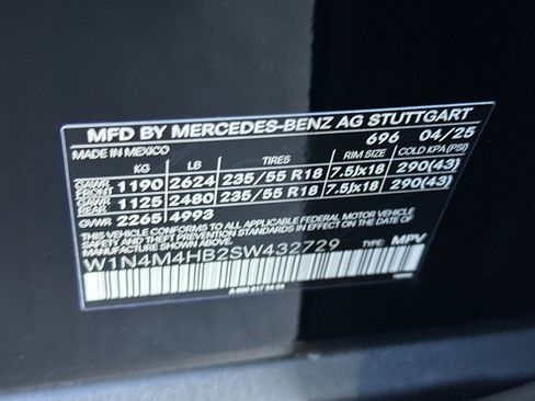 Certified 2025 Mercedes-Benz GLB 250 4MATIC image 27